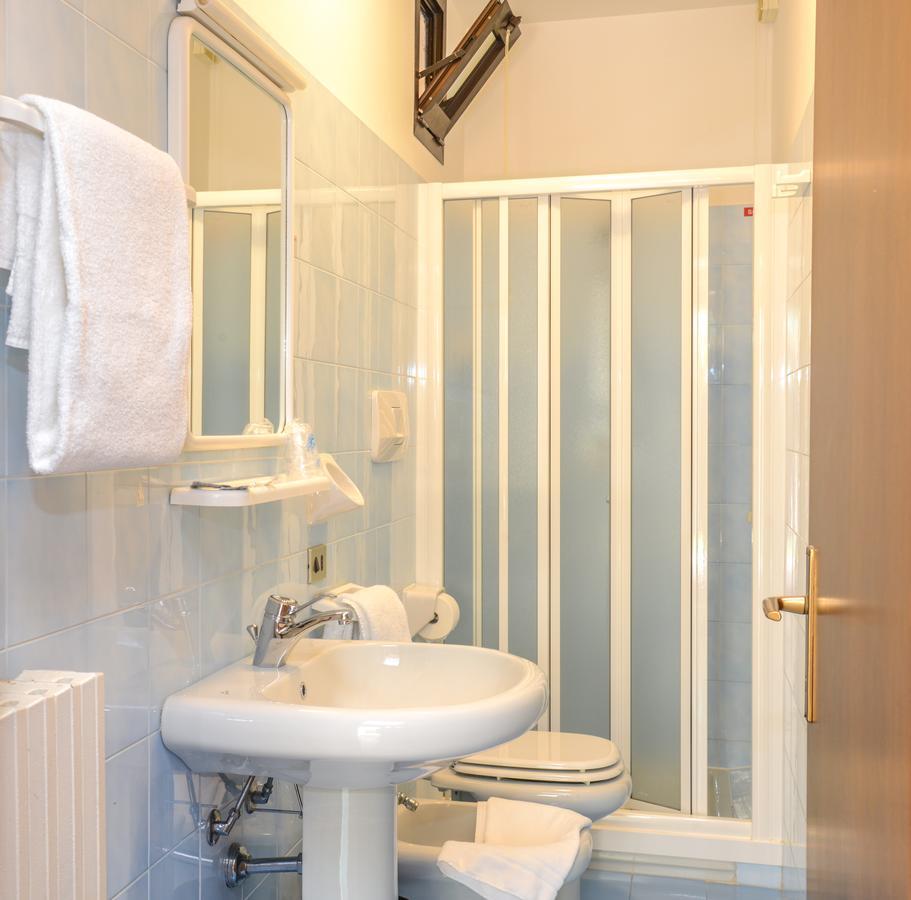 Doppel- oder Zweibettzimmer mit Balkon oder Terrasse